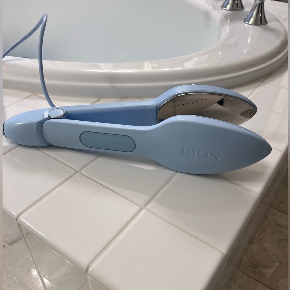 Like New Nori Press Travel Steam Iron
